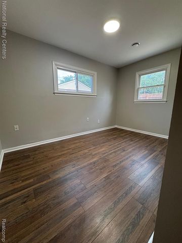 28111 Brentwood Street, Southfield, MI 48076
