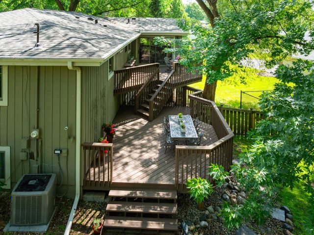 1421 Clement Street, Mendota Heights, MN 55118