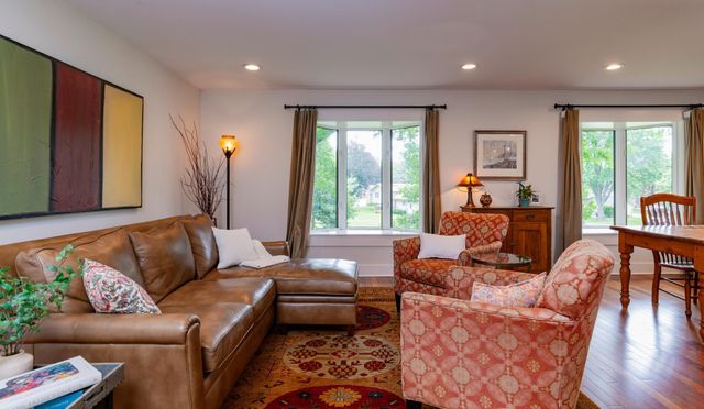 1421 Clement Street, Mendota Heights, MN 55118