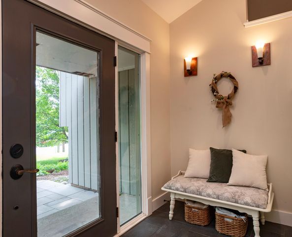 1421 Clement Street, Mendota Heights, MN 55118