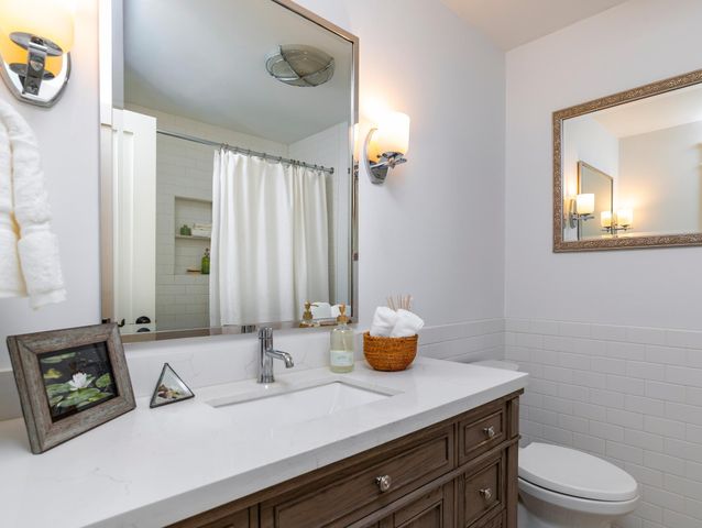 1421 Clement Street, Mendota Heights, MN 55118