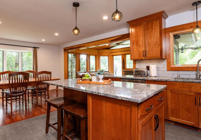 1421 Clement Street, Mendota Heights, MN 55118