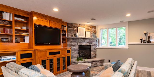 1421 Clement Street, Mendota Heights, MN 55118