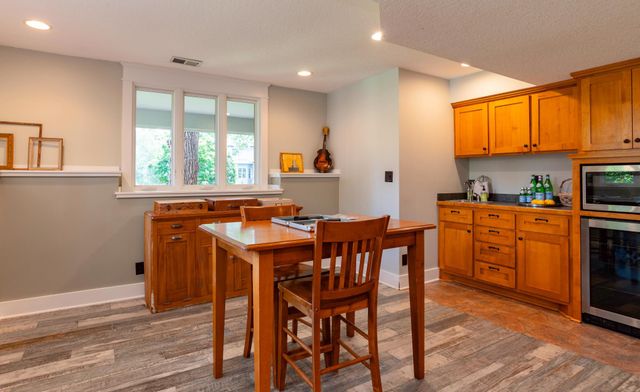 1421 Clement Street, Mendota Heights, MN 55118