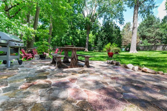 1421 Clement Street, Mendota Heights, MN 55118