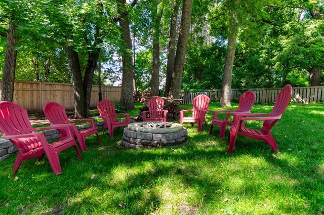 1421 Clement Street, Mendota Heights, MN 55118