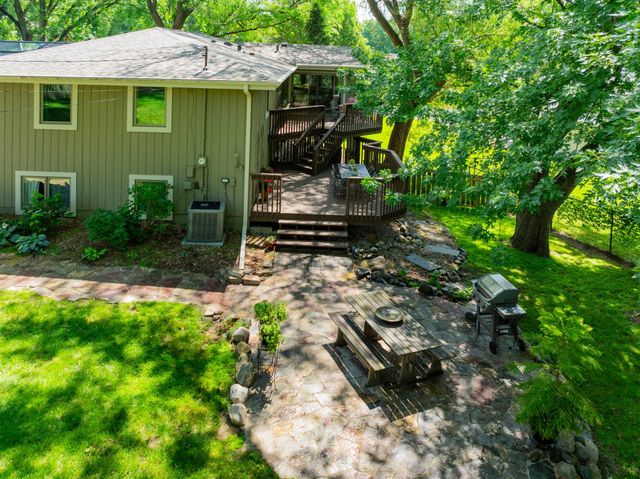 1421 Clement Street, Mendota Heights, MN 55118