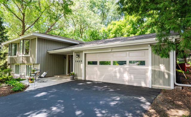 1421 Clement Street, Mendota Heights, MN 55118