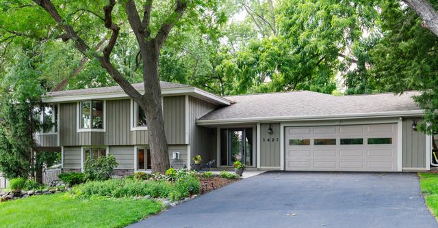 1421 Clement Street, Mendota Heights, MN 55118