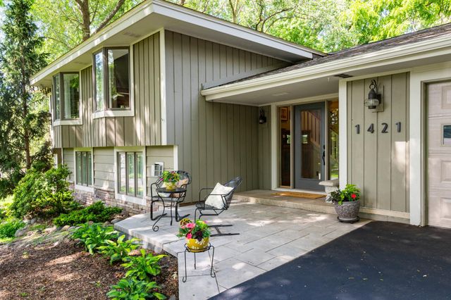 1421 Clement Street, Mendota Heights, MN 55118