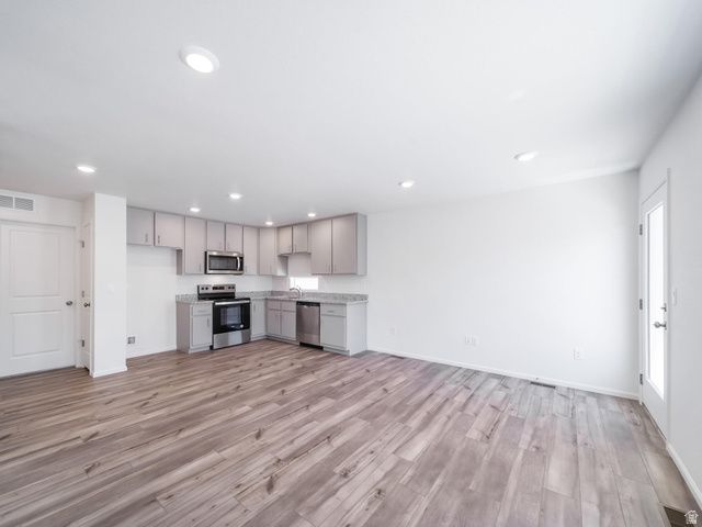 69 N JORDAN RIVER WAY, Saratoga Springs, UT 84045
