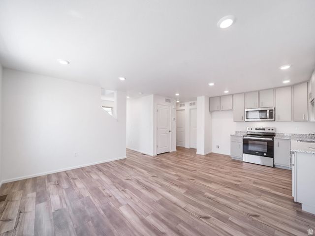 69 N JORDAN RIVER WAY, Saratoga Springs, UT 84045