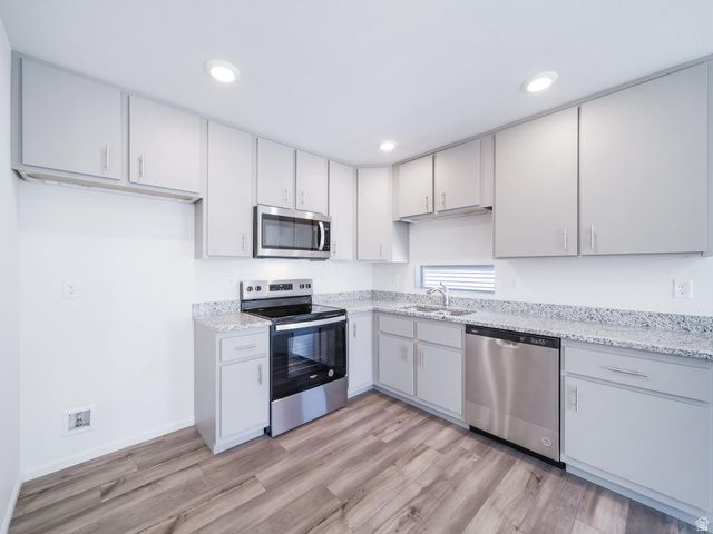 69 N JORDAN RIVER WAY, Saratoga Springs, UT 84045