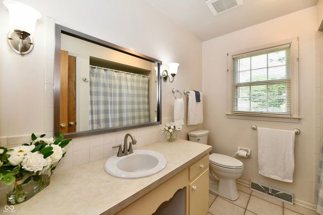 8340 Los Robles Road, Fishers, IN 46038