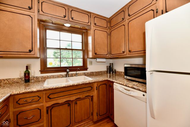 8340 Los Robles Road, Fishers, IN 46038