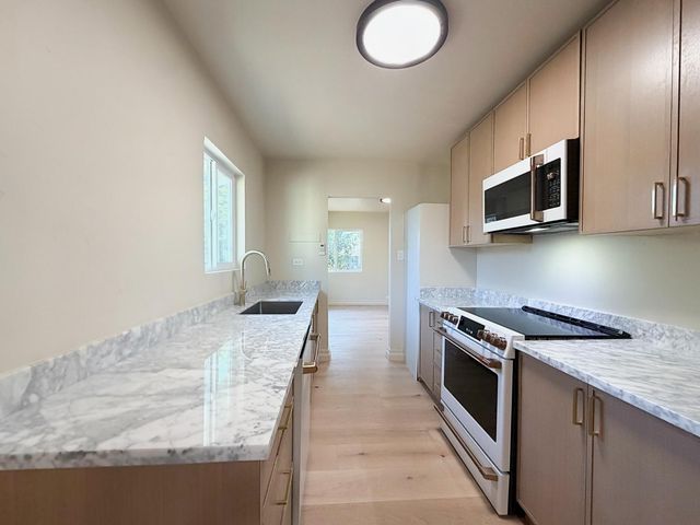 312 C St, Waterford, CA 95386