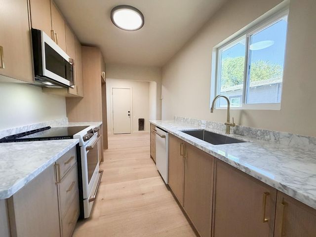 312 C St, Waterford, CA 95386