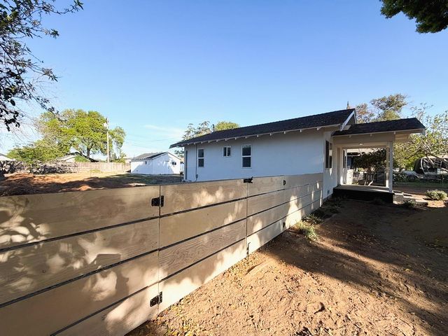 312 C St, Waterford, CA 95386