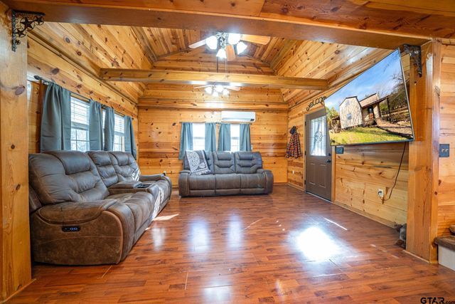 822 NE CR 2170, Mt Vernon, TX 75457