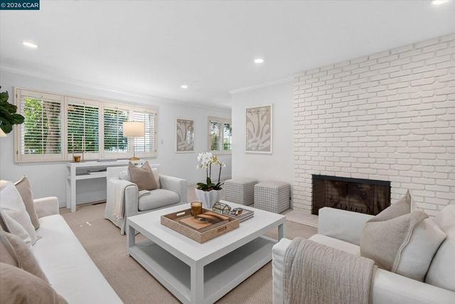 26 Ravenhill Ln, Moraga, CA 94556