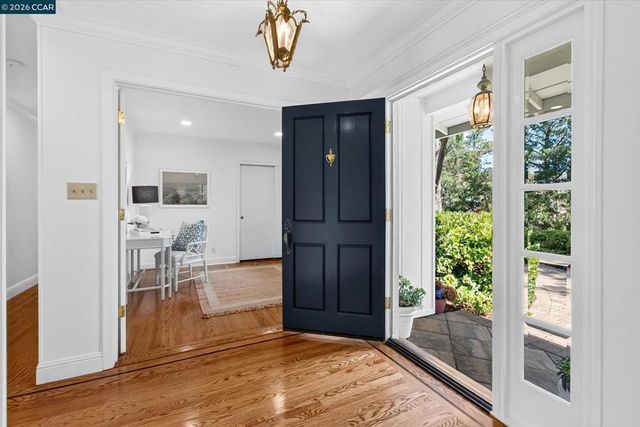 26 Ravenhill Ln, Moraga, CA 94556
