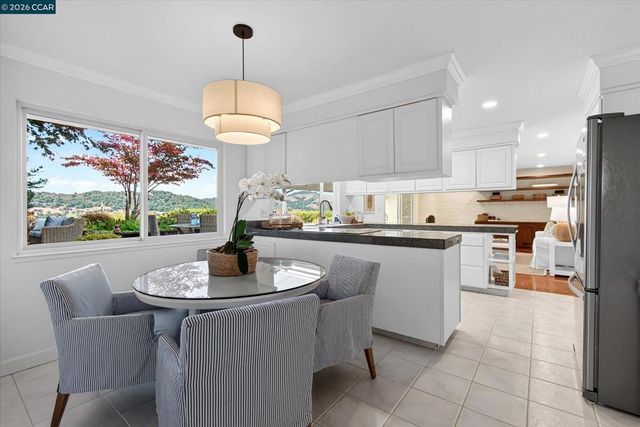 26 Ravenhill Ln, Moraga, CA 94556