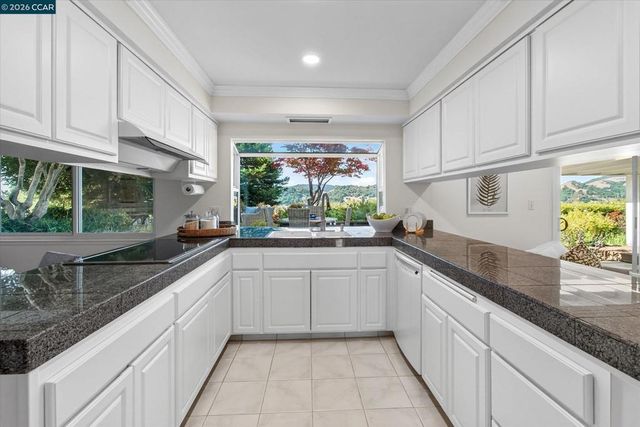 26 Ravenhill Ln, Moraga, CA 94556