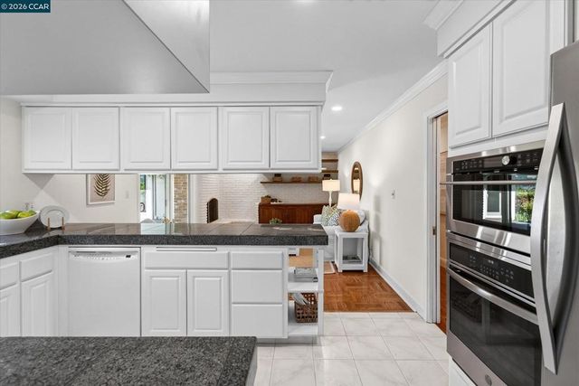 26 Ravenhill Ln, Moraga, CA 94556