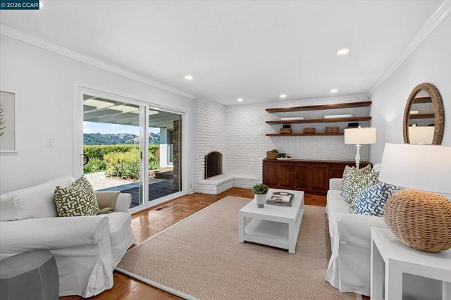 26 Ravenhill Ln, Moraga, CA 94556