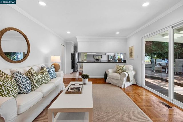 26 Ravenhill Ln, Moraga, CA 94556