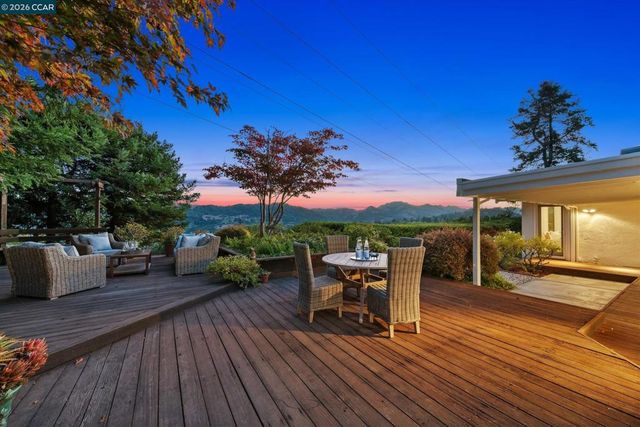 26 Ravenhill Ln, Moraga, CA 94556