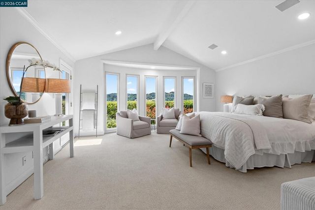 26 Ravenhill Ln, Moraga, CA 94556