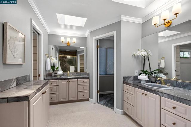 26 Ravenhill Ln, Moraga, CA 94556