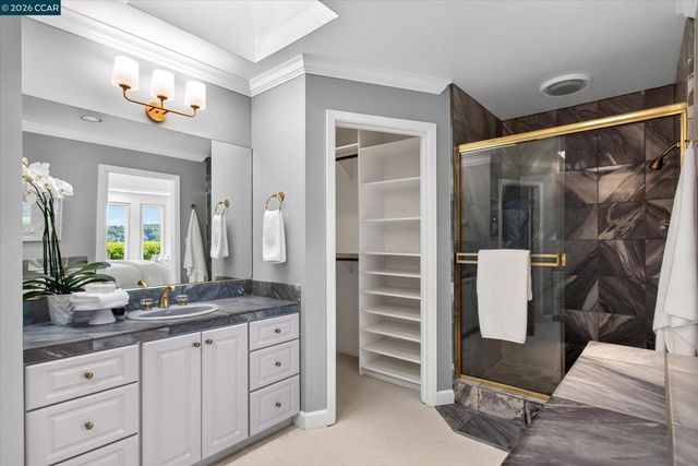 26 Ravenhill Ln, Moraga, CA 94556