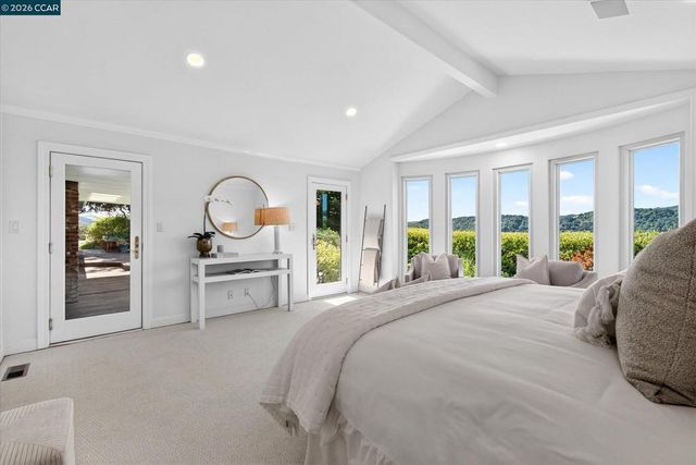 26 Ravenhill Ln, Moraga, CA 94556
