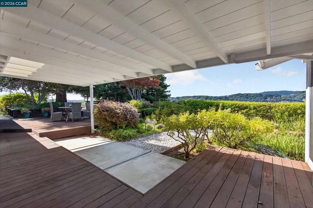 26 Ravenhill Ln, Moraga, CA 94556