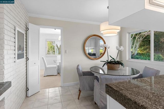 26 Ravenhill Ln, Moraga, CA 94556