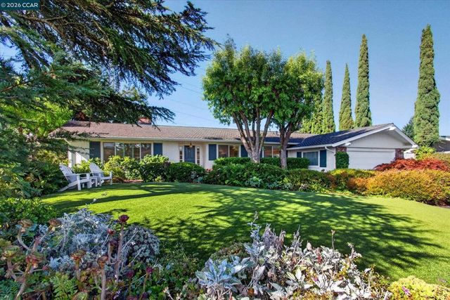26 Ravenhill Ln, Moraga, CA 94556
