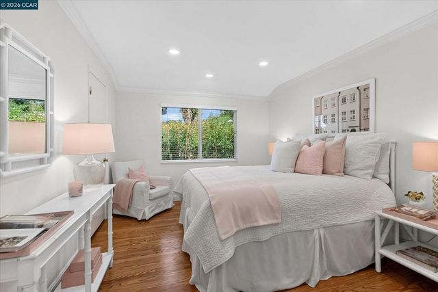 26 Ravenhill Ln, Moraga, CA 94556