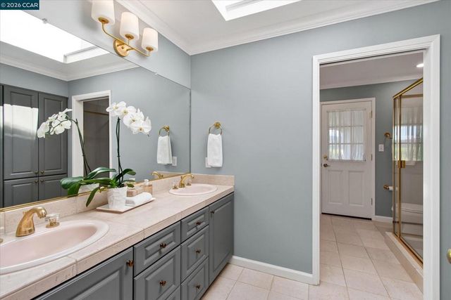 26 Ravenhill Ln, Moraga, CA 94556