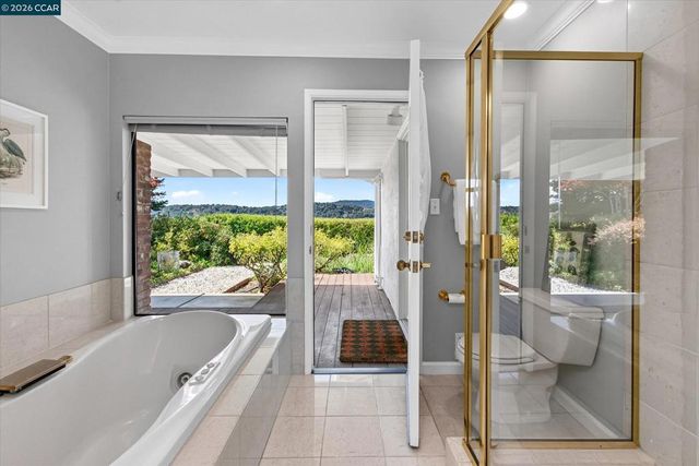 26 Ravenhill Ln, Moraga, CA 94556
