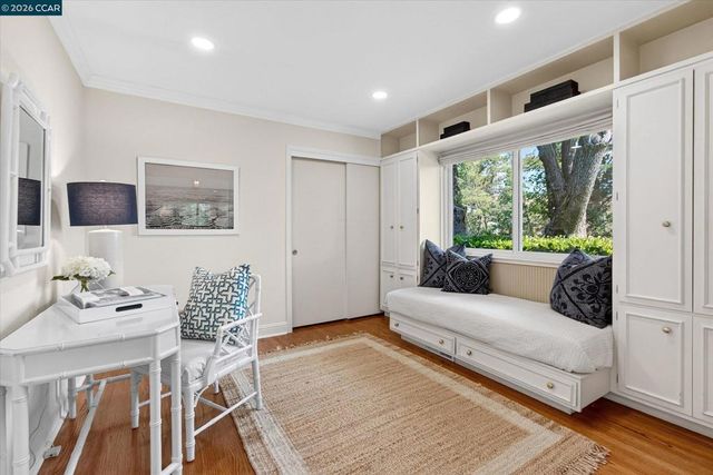 26 Ravenhill Ln, Moraga, CA 94556