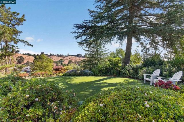 26 Ravenhill Ln, Moraga, CA 94556