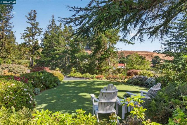 26 Ravenhill Ln, Moraga, CA 94556