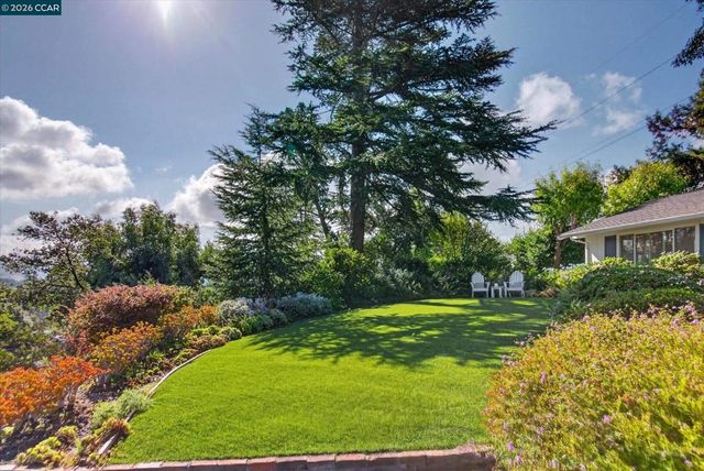 26 Ravenhill Ln, Moraga, CA 94556