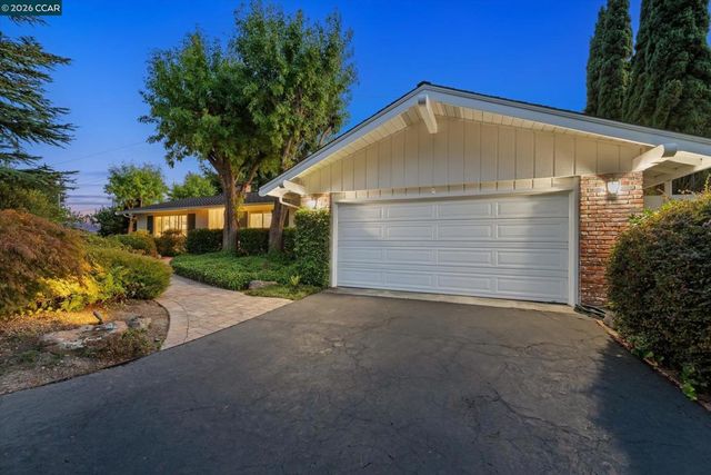 26 Ravenhill Ln, Moraga, CA 94556