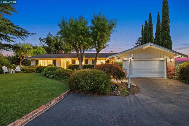 26 Ravenhill Ln, Moraga, CA 94556