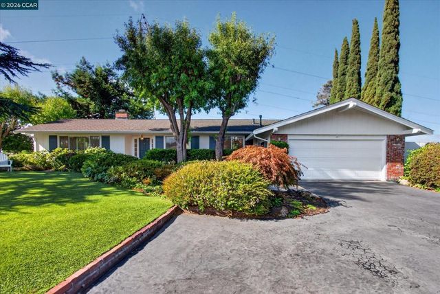 26 Ravenhill Ln, Moraga, CA 94556