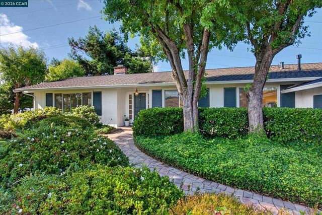 26 Ravenhill Ln, Moraga, CA 94556