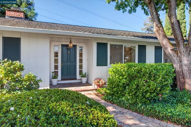 26 Ravenhill Ln, Moraga, CA 94556